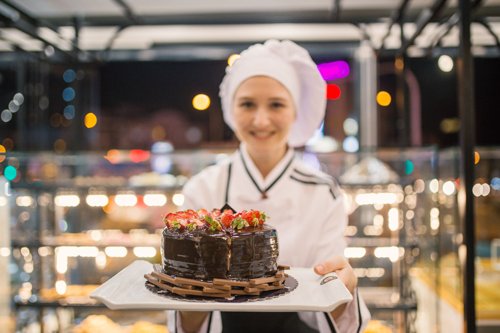 Chefs, pastry chefs, cooks, restaurant managers and other hospitality workers can apply for several visas depending on the occupations, including DAMA programs in Australian regional areas.